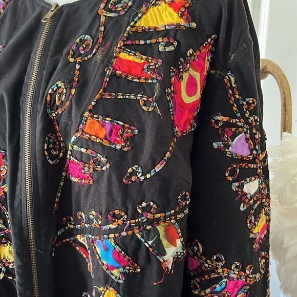 New Direction Embroidered Fabric Floral Zipper Front India - Picture 2 of 8
